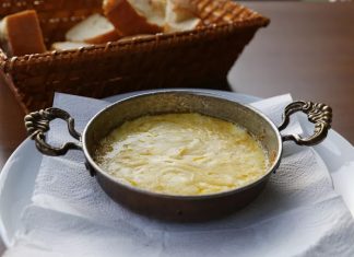 Σαγανάκι με Κασέρι