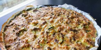 Πίτα με πράσινα λαχανικά Μουστάρδα και τυρί Gouda Πίτα με πράσινα λαχανικά Μουστάρδα και τυρί Gouda