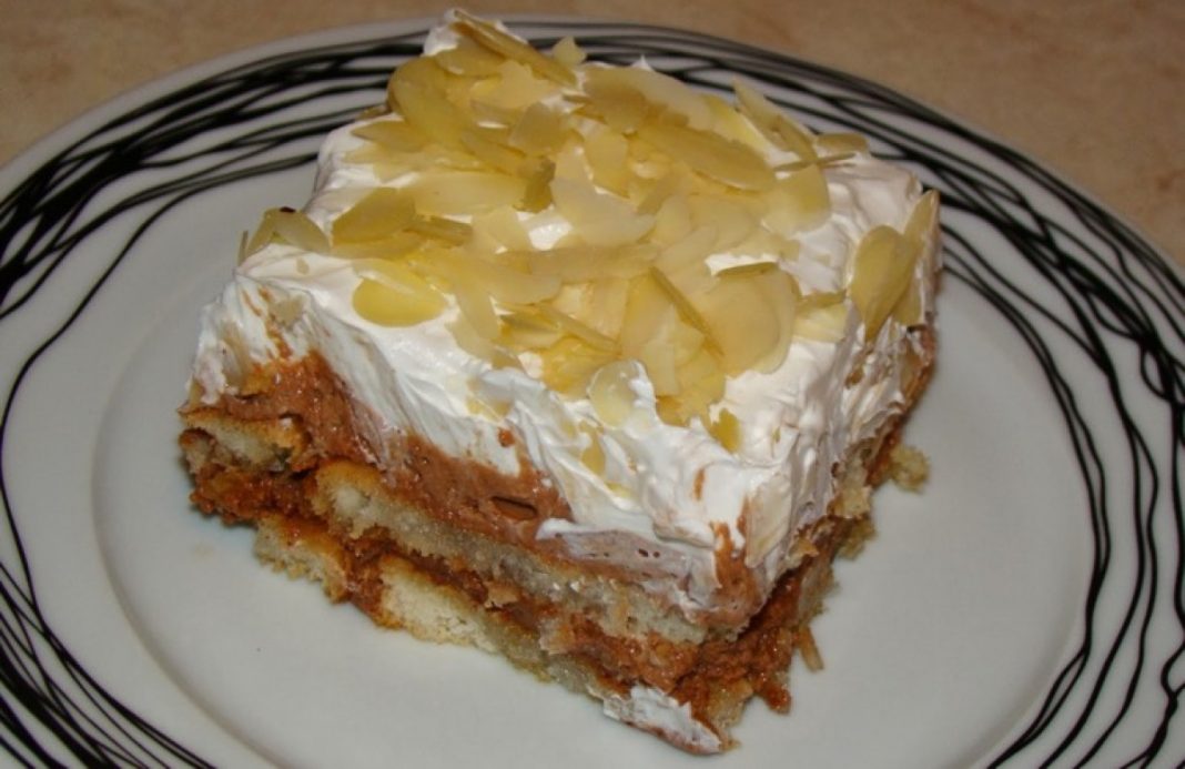 γλυκό με φρυγανιά