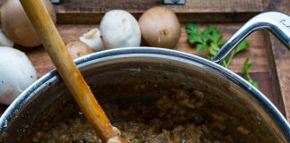 Ριζότο με Μανιτάρια: συνταγή με μανιτάρια και θυμάρι.