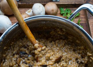 Ριζότο με Μανιτάρια: συνταγή με μανιτάρια και θυμάρι.