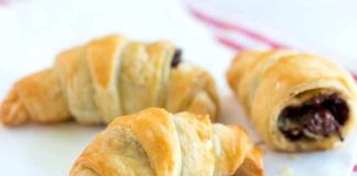 Σήμερα φτιάχνουμε τα πιο εύκολα κρουασάν σοκολάτας