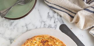 Eίναι τόσο νόστιμο το τυρί & το κρεμμύδι μέσα σ΄αυτή την τάρτα