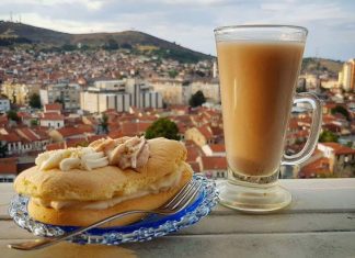 Γεμιστά μπισκότα με βελούδινη κρέμα…