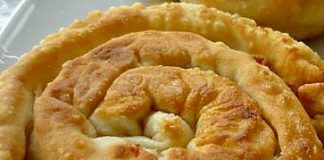 Σκοπελίτικη παραδοσιακή τυρόπιτα