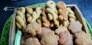 Τα ψημένα **Κουλουράκια Κανέλας** με κανελοζάχαρη, έτοιμα για σερβίρισμα.