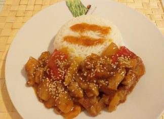 Γλυκόξινο Κοτόπουλο με Πιπεριές, Ανανά και Ρύζι μπασμάτι