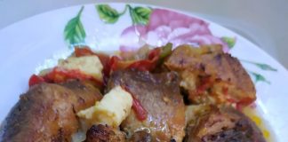 Ζουμερό Χοιρινό στο φούρνο για Μπύρα, ψημένο με κεφαλοτύρι και λαχανικά.