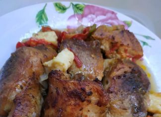 Χοιρινό πεντανόστιμο και ζουμερό…για το κρασί σας Ζουμερό Χοιρινό στο φούρνο για Μπύρα, ψημένο με κεφαλοτύρι και λαχανικά.