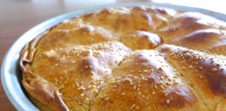 Τραγανή πρασόπιτα με χρυσαφένια κρούστα