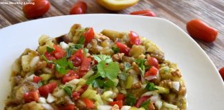 Καπνιστή Μελιτζανοσαλάτα με ψιλοκομμένα καρύδια και μαϊντανό.