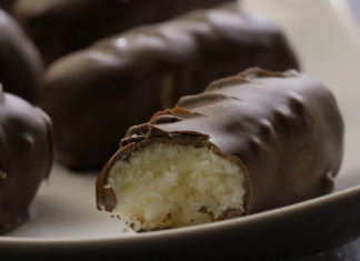 Τα τελικά Σοκολατένια BonBons με Καρύδα έτοιμα για σερβίρισμα.