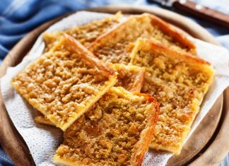 Πίτα με αλεύρι ρεβυθιού…BIO Η τραγανή Πίτα με Αλεύρι Ρεβυθιού σερβιρισμένη με μαύρο πιπέρι