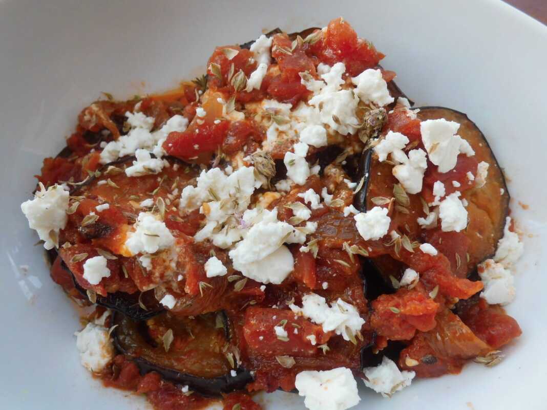 Μελιτζάνες γιαχνί με φέτα