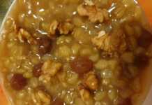 Κόλλυβα με χυλωμένο σιτάρι και σταφίδες.