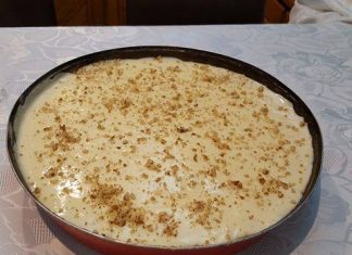 Καρυδόπιτα με κρέμα