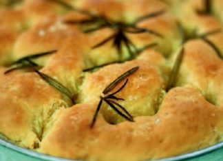 Μοσχομυριστά Τυρόψωμα