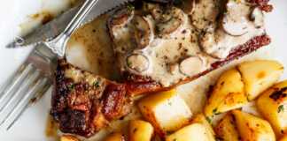 Μπριζολάκια μέσα σε σάλτσα με μανιτάρια μπριζολάκια σε σάλτσα με μανιτάρια