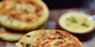 Πατατέλι Γεμιστό…είναι όλο γεύση Στρογγυλά, χρυσαφένια πατατέλι γεμιστά, τηγανισμένα σε ένα τηγάνι.