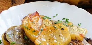 Πατάτες με κρεμμύδια και μανιτάρια