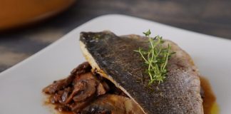 Λαβράκι με Μανιτάρια σε ξινόμαυρο κρασί