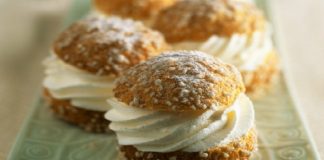 Σπιτικά σουδάκια με κρέμα γιαουρτιού