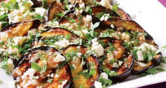 Ψητές μελιτζάνες σε σάλτσα βινεγκρέτ με σκόρδο κύμινο, φέτα & μυρωδικά Ψητές μελιτζάνες σε σάλτσα βινεγκρέτ με σκόρδο κύμινο, φέτα & μυρωδικά
