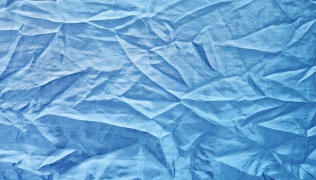 6 κόλπα για να βγαίνουν τα ρούχα σας λιγότερο τσαλακωμένα 6 κόλπα για να βγαίνουν τα ρούχα σας λιγότερο τσαλακωμένα