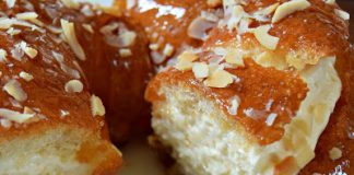 Μπαμπάδες με κρέμα σαντιγί