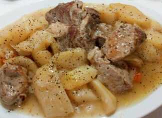 Χοιρινό Λεμονάτο με Πατάτες: τρυφερό κρέας με χρυσαφένιες πατάτες.