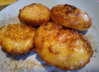 Τηγανίτες Πορτοκαλιού, ζεστές, περιχυμένες με θυμαρίσιο μέλι και πασπαλισμένες με κανέλα.