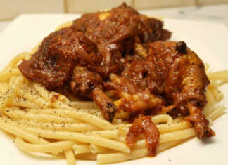 Κοκκορας με χοντρο μακαρονι