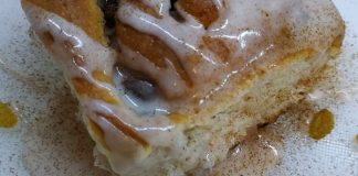 Αφράτα ρολακια κανέλας με σταφίδες!!