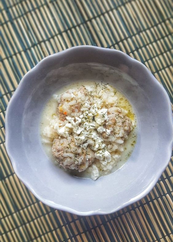 Γιουβαρλάκια Αυγολέμονο με φέτα τριμμένη Γιουβαρλάκια Αυγολέμονο με φέτα τριμμένη