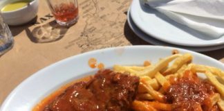 Μοσχαράκι Κοκκινιστό με πατάτες Μοσχάρι κοκκινιστο με πατατες