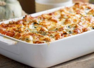 Νηστίσιμο παστίτσιο με ρεβίθια και μπεσαμέλ