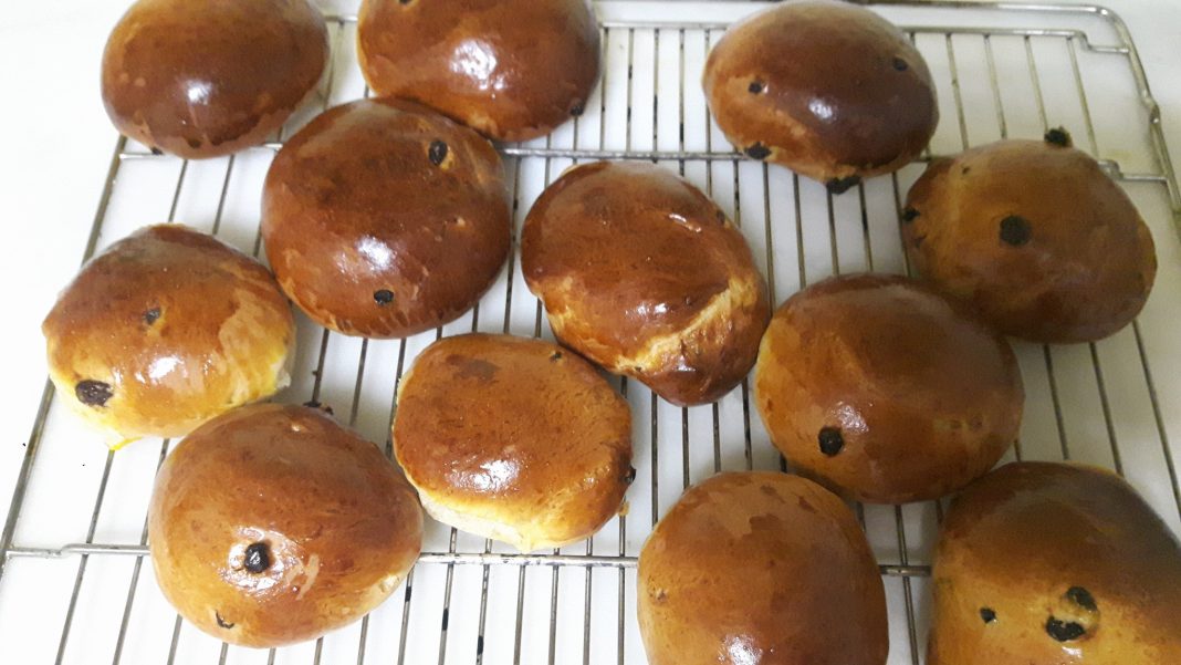 Σταφιδοτσουρεκάκια Σταφιδοτσουρεκάκια