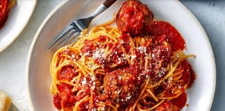 μακαρονια με κεφτεδες