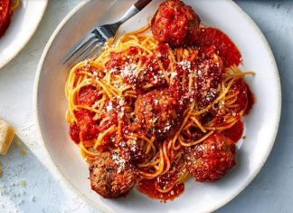 μακαρονια με κεφτεδες