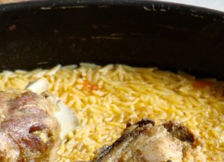 χοιρινο κοτσι στην γαστρα με κριθαρακι