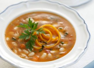 Χανιώτικη Φασολάδα με ξύσμα πορτοκάλι