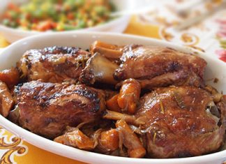 Κότσι χοιρινό κρασάτο στη γάστρα