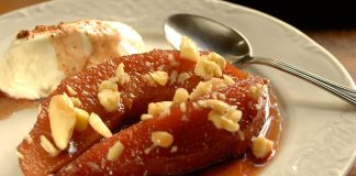 κυδώνια, ψητά κυδώνια, γλυκό, φθινόπωρο, σαντιγί, κρασί, αστεροειδής γλυκάνισος