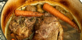 Ψητό Αρνάκι στην κατσαρόλα Ψητό Αρνάκι στην κατσαρόλα