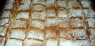 Χρυσαφένια Γαλατόπιτα Σκεπαστή, πασπαλισμένη με άχνη ζάχαρη και κανέλα, σε ταψί