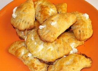 Τυρόπιτες σπιτικές Κουρού