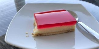 Μπισκότα με κρέμα και ζελέ