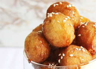 Τραγανοί λουκουμάδες με ένα κάρδαμο και σαφράν