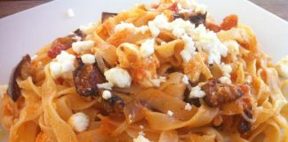 Ταλιατέλες με ψητές μελιτζάνες και τριμμένη Φέτα