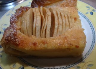 Αέρινη Γαλλική Μηλόπιτα με Κρέμα Βανίλιας